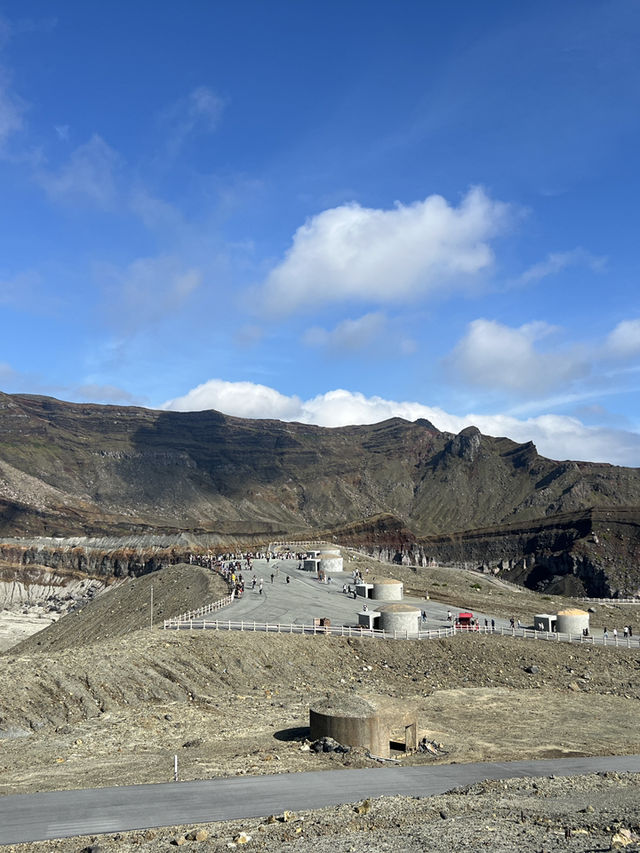 🌋 “지구의 심장을 눈앞에서 보다 – 아소산 나카다케 화구”