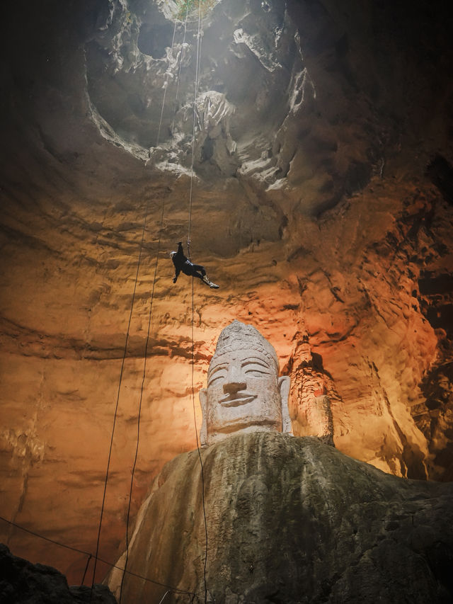 Hanging high in Chongqing at Tianyan Cave Hanging high in Chongqing at Tianyan Cave
