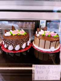 “A Bau Favourite: Blueberry Cake House & Its Iconic Lao Po Bing”