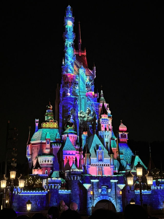 🏟️夢幻城堡的縈繞幻想 🏰✨ 香港迪士尼樂園 🏟️夢幻城堡的縈繞幻想 🏰✨ 香港迪士尼樂園