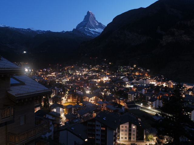 瑞士🇨🇭策馬特城區的黃金日出