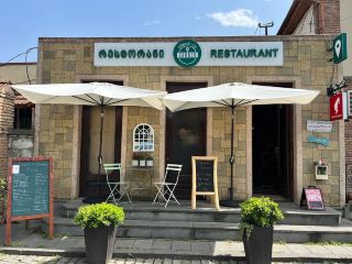 Mtskheta Check-In Garden🌿 A restaurant with a pretty stone wall and small garden