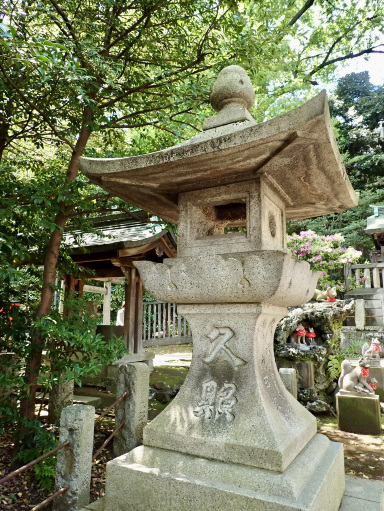 根津神社の幾重にも重なるツツジの花 | Trip.com 東京