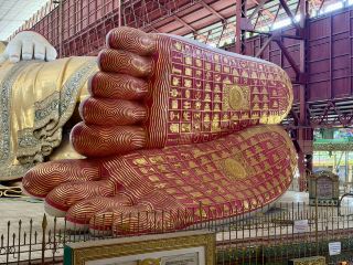 Yangon, Myanmar: Chaukhtatgyi Pagoda