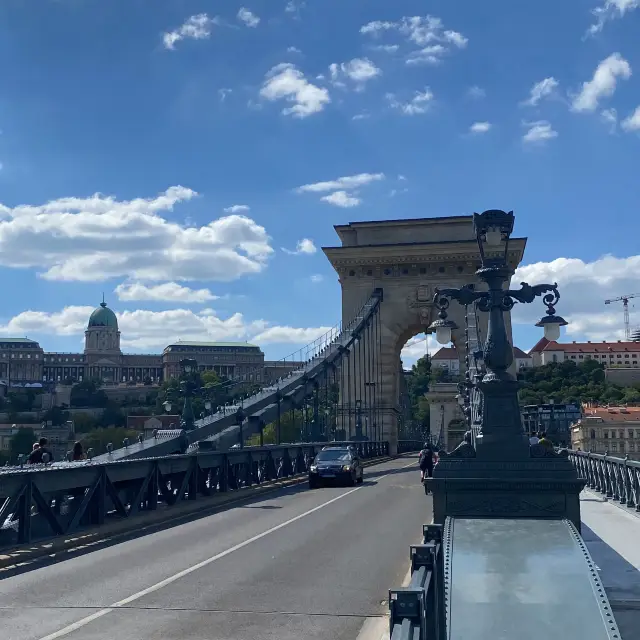 🇭🇺 The Iconic Chain Bridge 🌉