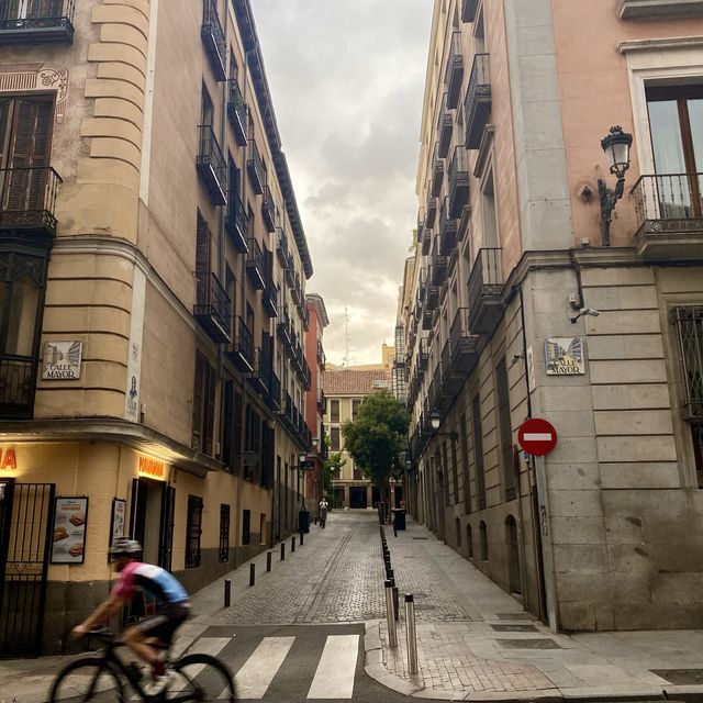 Plaza de la Villa, A Step Back in Time 🕰️ 