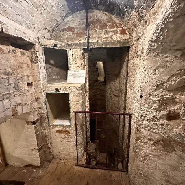“Explore the Hidden Gem of Wales: St. Catherine’s Island & Historic Fort Tenby”