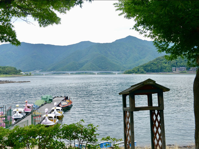 從河口湖眺望富士山