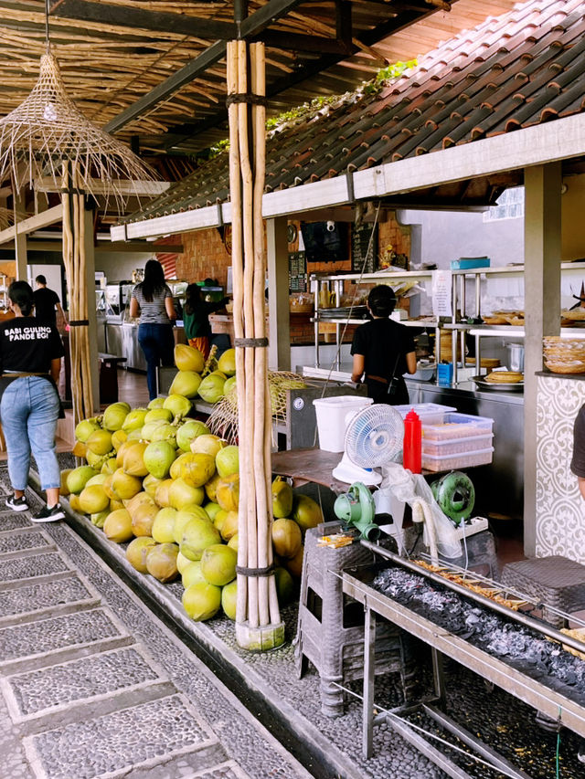 🚗 Ride-Sharing in Bali: The Backpacker’s Secret to Island Freedom 🌊✨