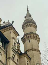 Straight out of a fairytale — welcome to Schloss Neuschwanstein 🏰✨
