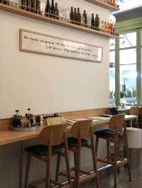 Athens | Brilliant seafood restaurant in the old town of Athens