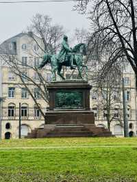 🛍️🚶‍♀️ Karlsruhe Calling: A Walkable Wonderland of Culture & Style 🇩🇪✨  