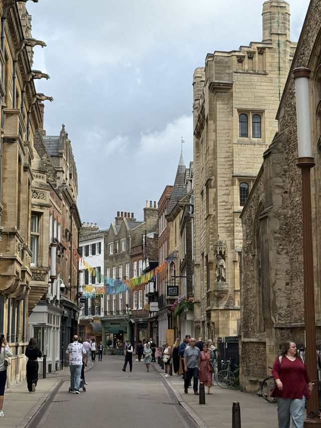 🏛️ Cambridge: A Day Among Dreaming Spires and Timeless Traditions