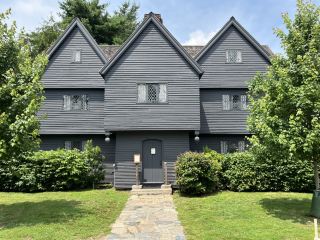 แม่มด คาถา และประวัติศาสตร์: วันแห่งเวทมนตร์กำลังรอคุณอยู่ที่เมืองเซเลม 🧙 🎃