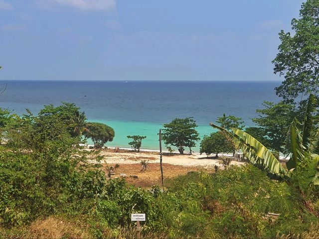 Пляж Лоо Му Ди на Пхи‑Пхи: дикая красота без толп туристов Пляж Лоо Му Ди на Пхи‑Пхи: дикая красота без толп туристов