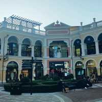 Shopping/Shanghai Outlets **Florence Town**