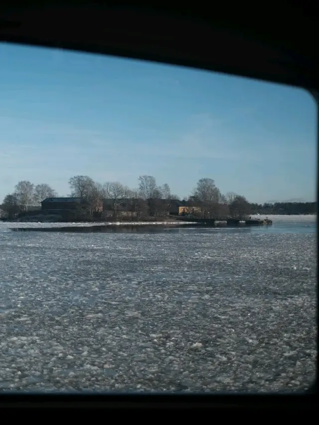 Helsinki City-Ferry to its Island