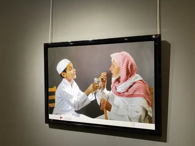 Art exhibition: Treat the elderly kindly.