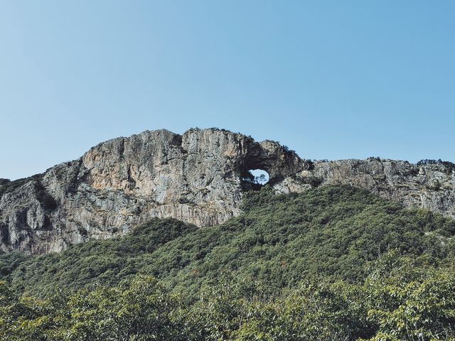 龍年徒步感受大自然奇觀丨山脊線與穿岩洞