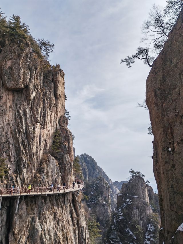 老君山的絕壁棧道