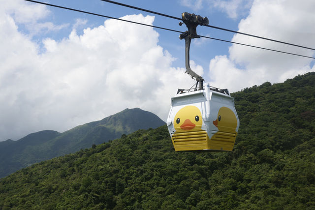 黃鴨衝上天空現已登陸昂坪360