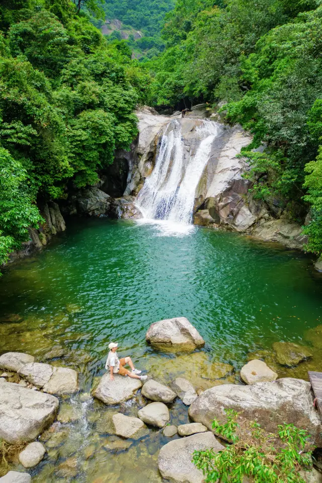 A forest waterfall known only to the locals is just a 1h drive from Guangzhou