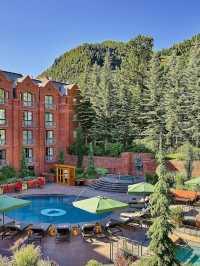 🏔️ Aspen's Luxe Sleeps: St. Regis Resort Highlights 🌟
