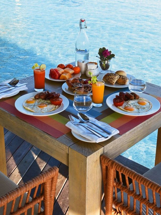 🌴 Maldives Magic: Luxe Stay at Radisson Blu Resort 🌊
