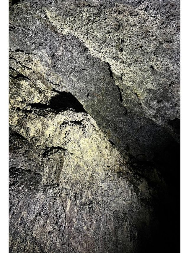 冰島｜探秘8000歲的熔岩洞|Vatnshellir