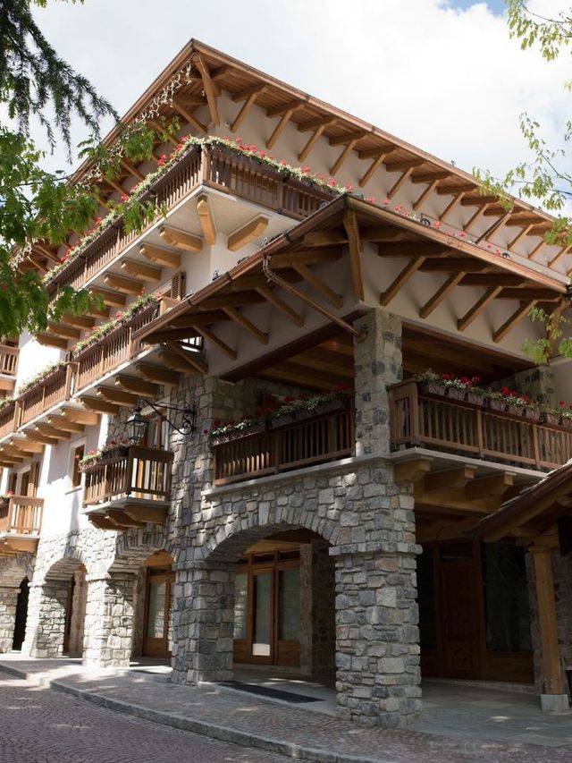 🌟 Limone Piemonte Luxury: Spa & Scenery 🏔️✨