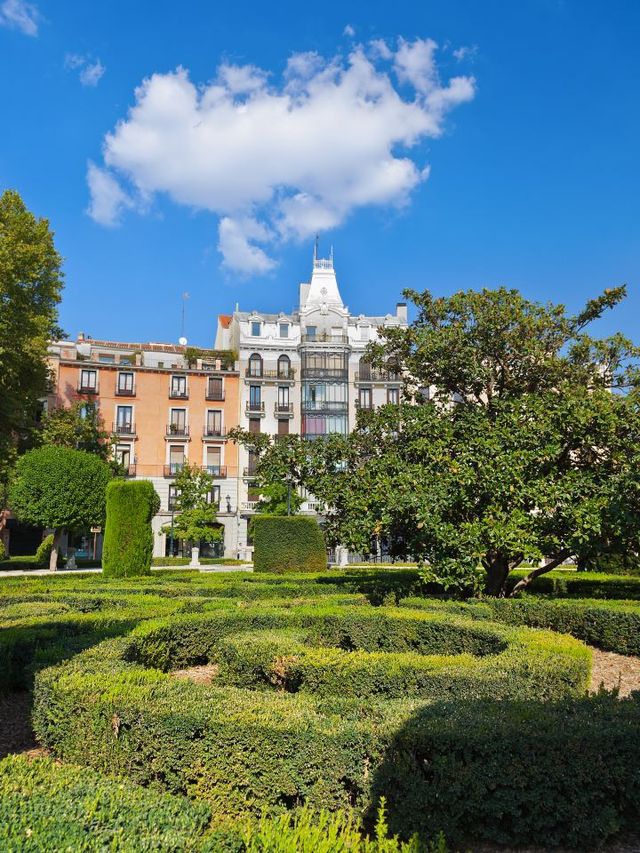 Madrid's Marvels: Palaces, Museums, and Stadiums! ⚽🎨🏰