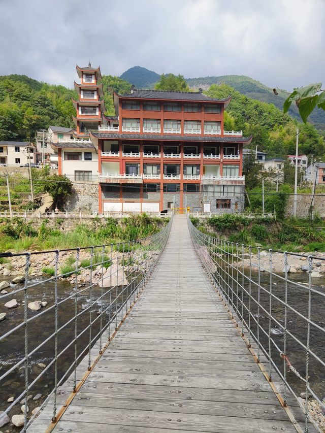 劍門歸來不看門。