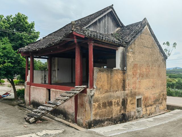 廣西鹿寨三排村古戲台。