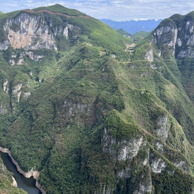 懸崖之巔的極限震撼——龍缸景區的天險與絕美風光