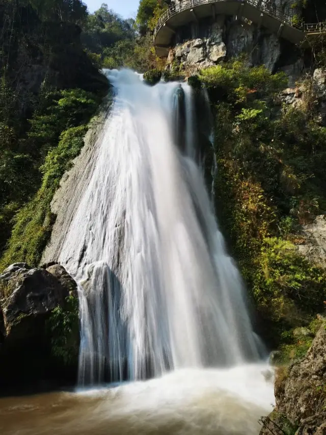 เดินเที่ยวหุบเขานานจินกวน