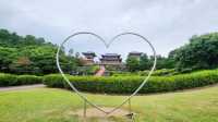 濟州島的藥泉寺，是一處充滿寧靜與神聖氣息的地方。