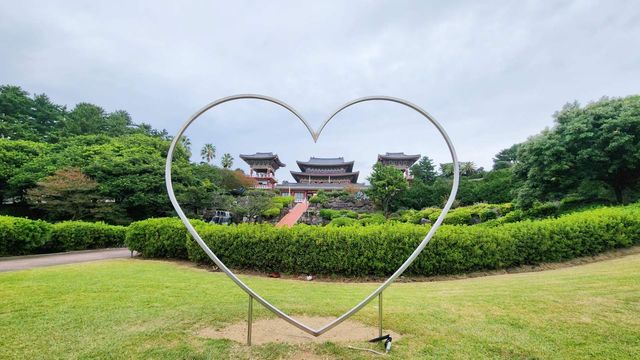 濟州島的藥泉寺，是一處充滿寧靜與神聖氣息的地方。