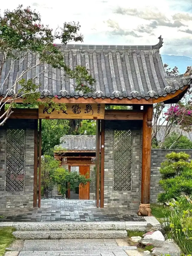 칭하이 호수 옆의 사합원 호텔.