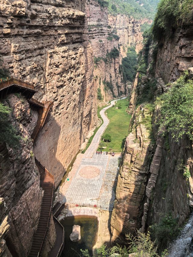 黃崖洞風景區。