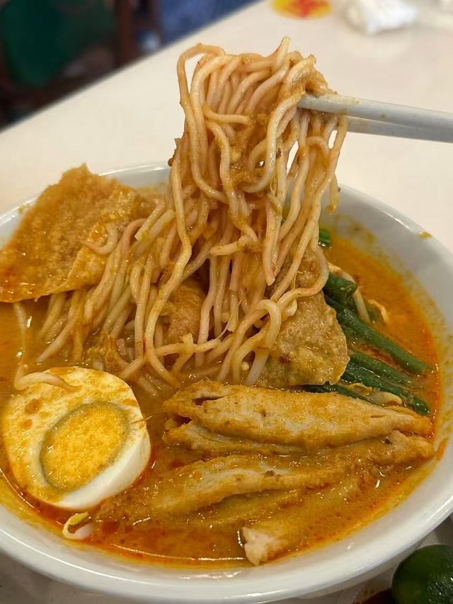 吉隆坡好吃的炸雞椰漿飯就在這裡。