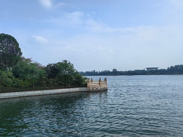 住在二號島，玩在一號島。。