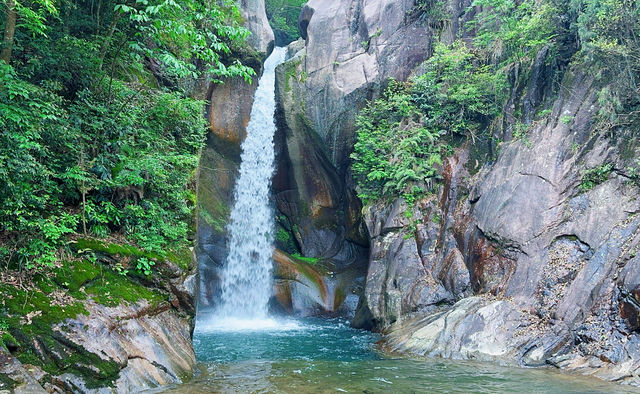 山間溪流，靜聽流水聲～天台山石梁景區