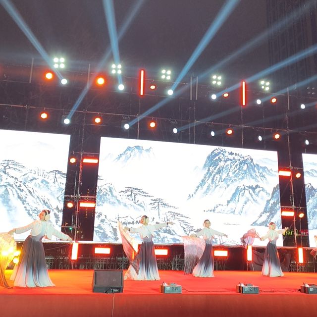 天津鼓樓新春燈會節目表演