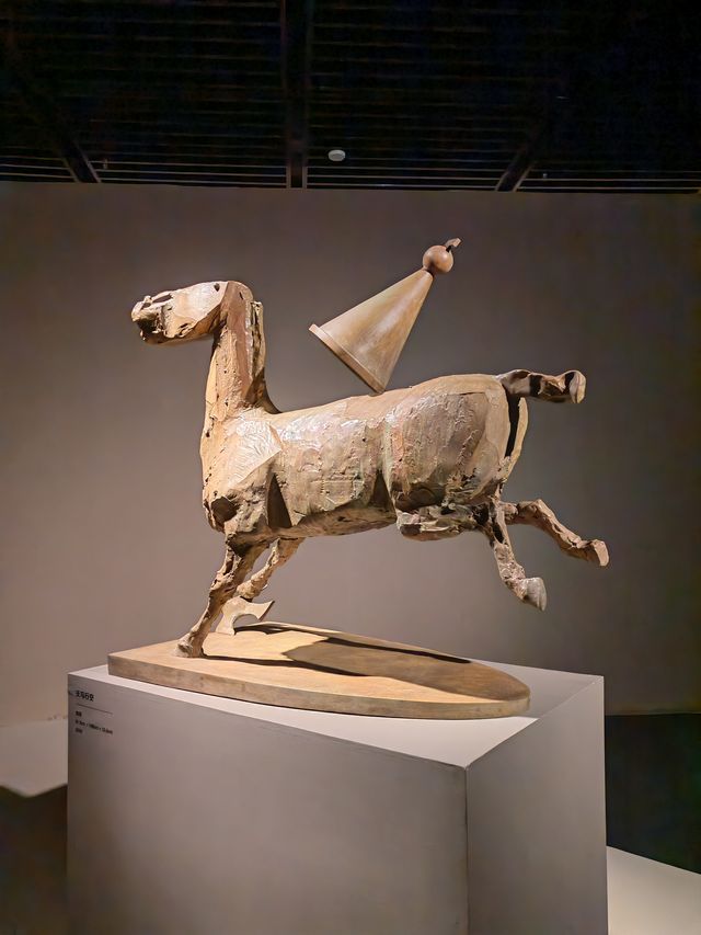 觀李象群雕塑展，欣賞栩栩如生的雕刻藝術