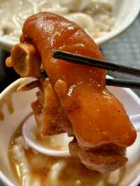 A Foodie’s Delight Around Liwan Lake