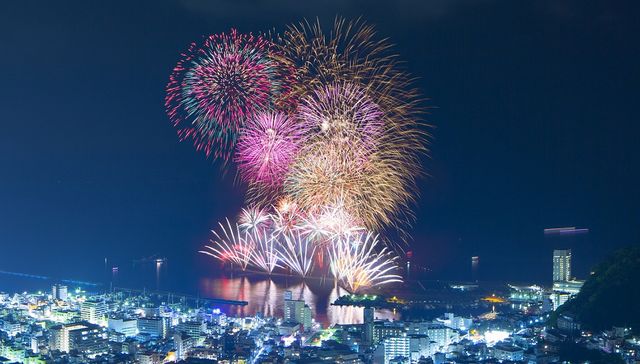 日本熱海煙花大會四季舉行中