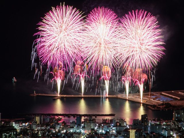 日本熱海煙花大會四季舉行中