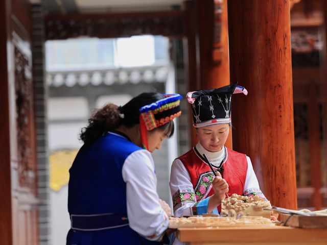 大理白族非遺體驗｜劍川木雕，斧刨鑿間技藝