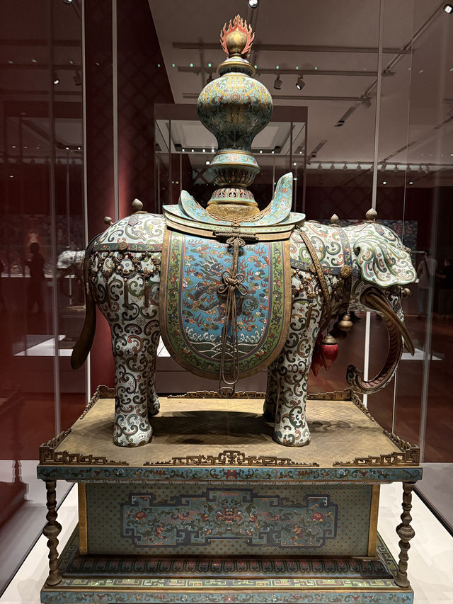 Experience The Treasures Of the Forbidden City at The Hong Kong Palace Museum 🖼️ 🏰 