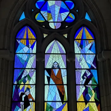 La Catedral de la Almudena – Madrid’s Majestic Must-See! ⛪✨